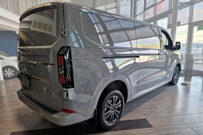 GRAPHIT Edelstahl Ladekantenschutz passend für Ford Tourneo Custom II ab 09/2023