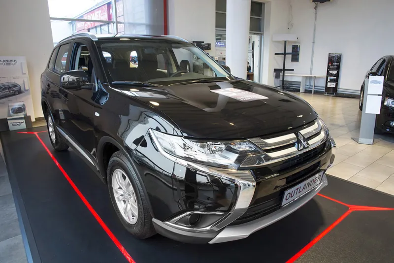 GRAPHIT Ladekantenschutz Edelstahl passend für Mitsubishi Outlander III ab Facelift 2015