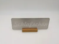 BSB Design Edelstahl Schild mit Schriftzug Schlafschön auf Holzsockel