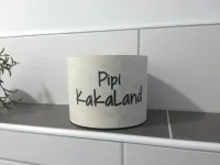 Toilettenpapier-Aufbewahrung zartgelb mit Aufschrift | Pipi Kakaland